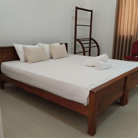 Urban Breeze Otel Kundasale Dış mekan fotoğraf