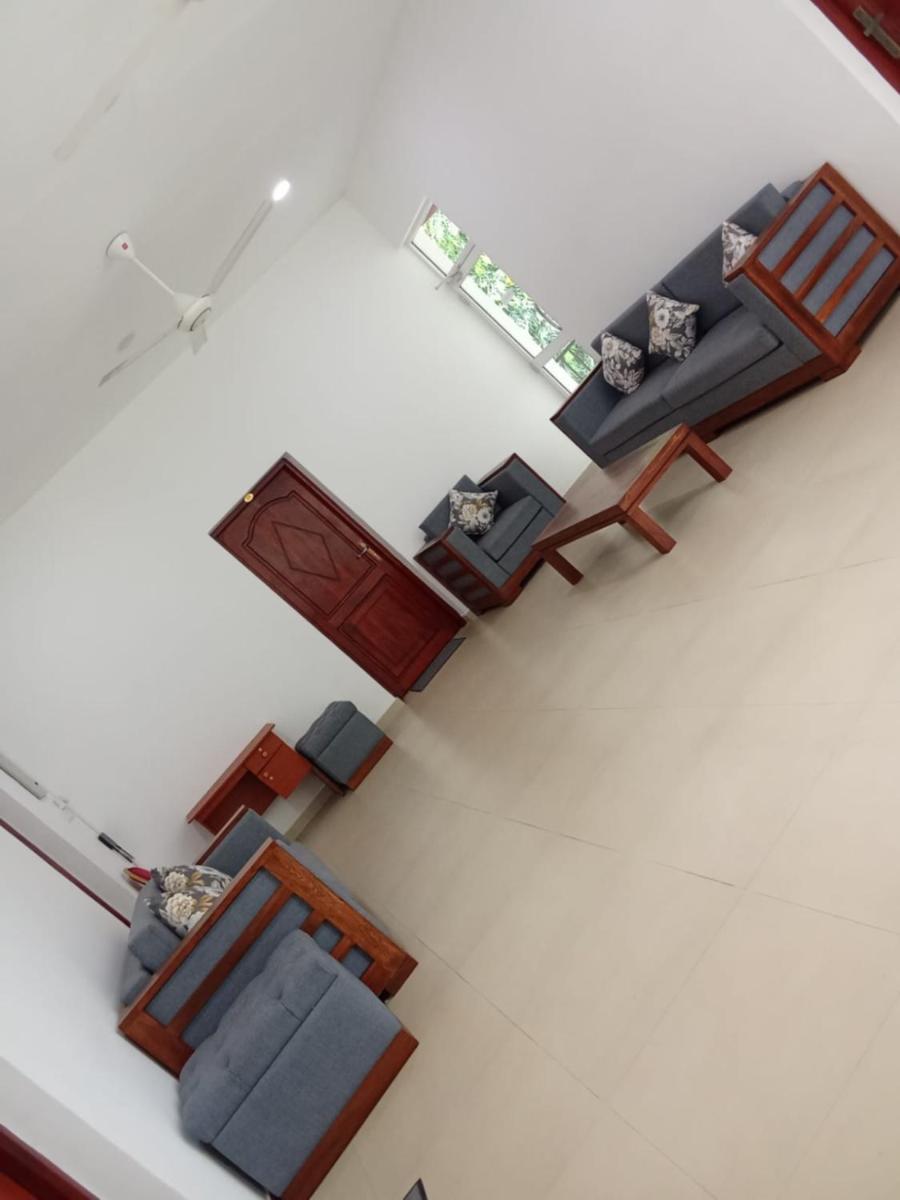 Urban Breeze Otel Kundasale Dış mekan fotoğraf