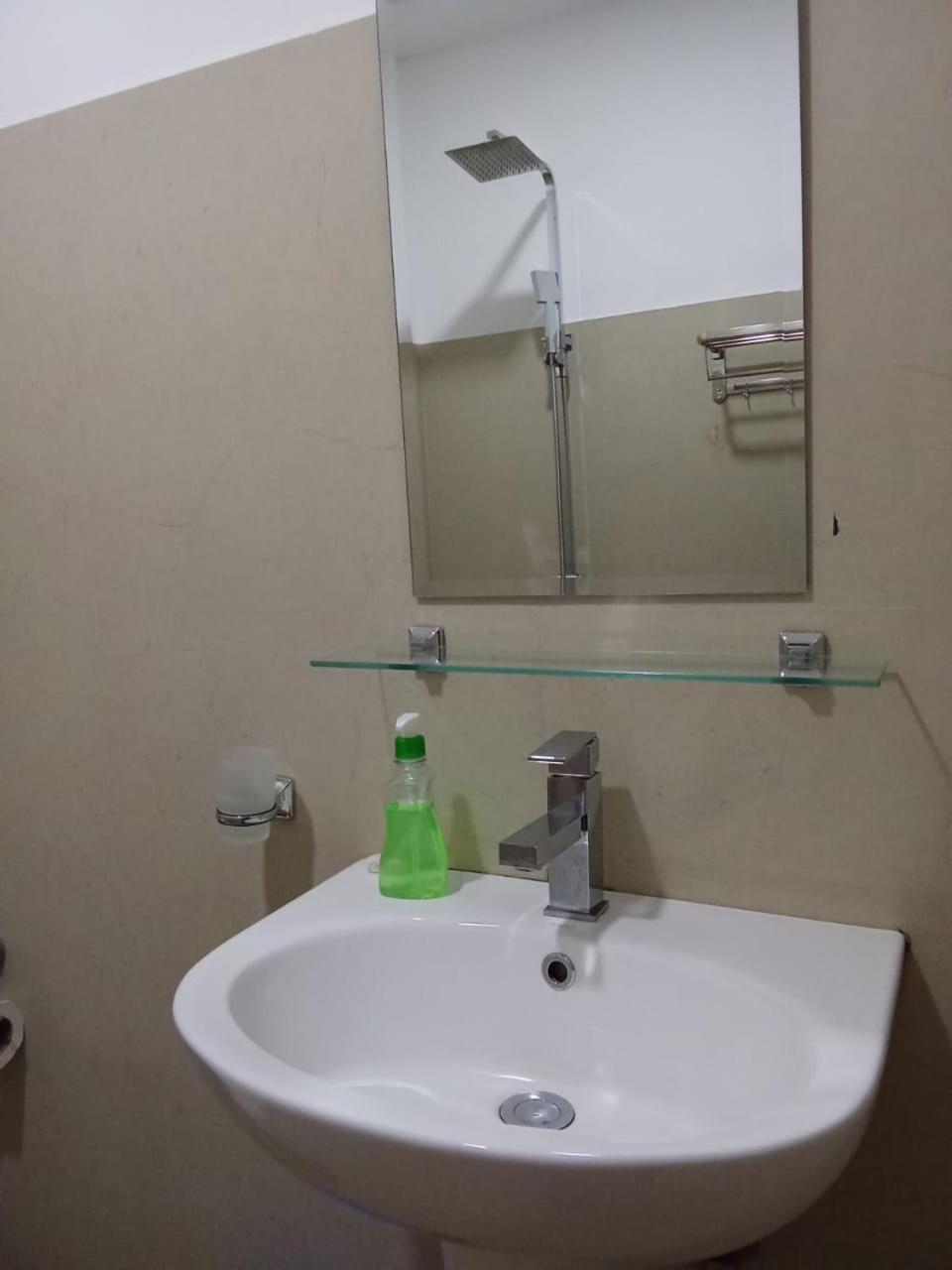 Urban Breeze Otel Kundasale Dış mekan fotoğraf