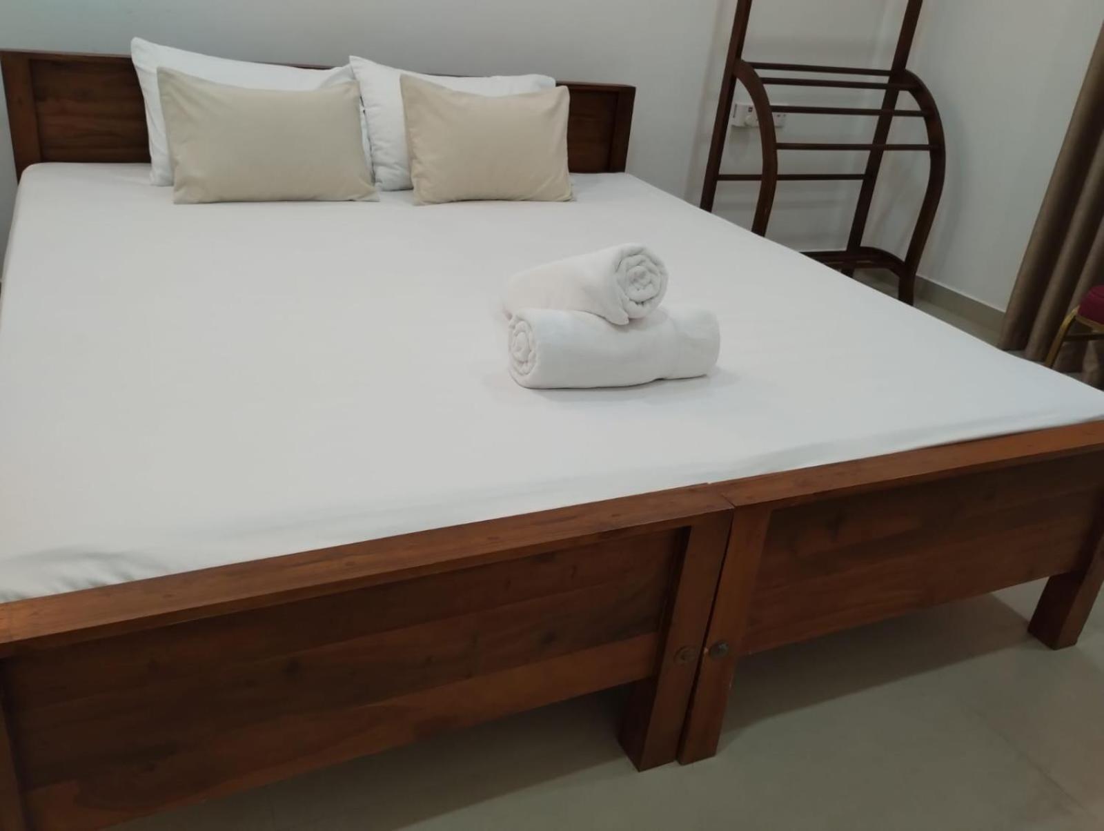 Urban Breeze Otel Kundasale Dış mekan fotoğraf