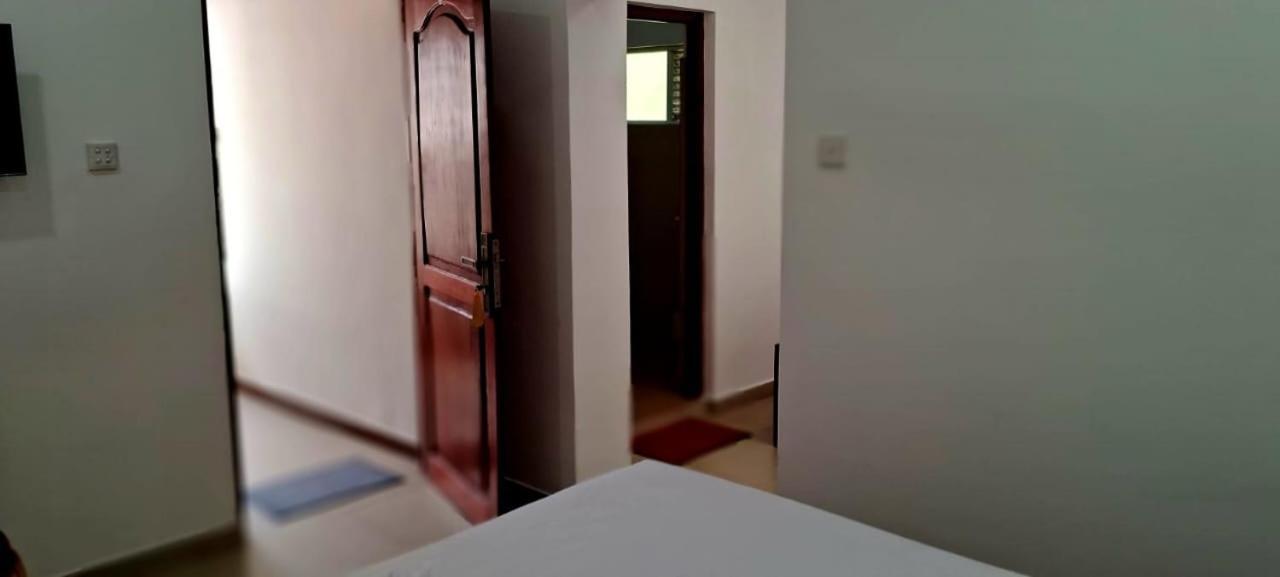 Urban Breeze Otel Kundasale Dış mekan fotoğraf