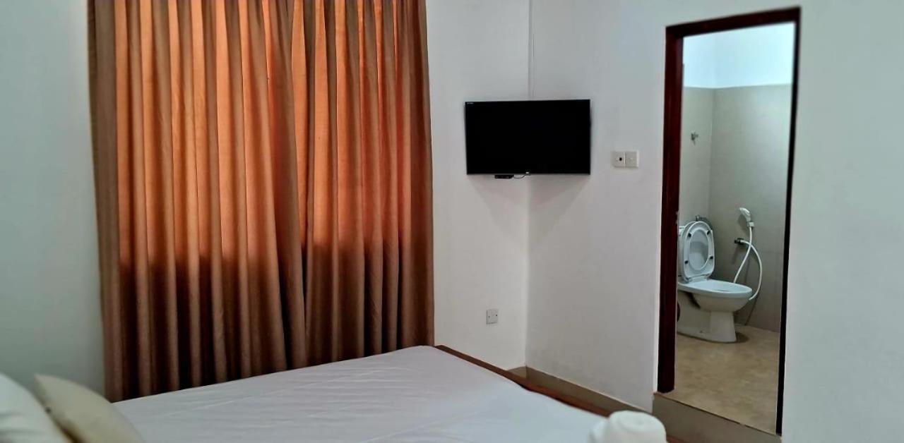 Urban Breeze Otel Kundasale Dış mekan fotoğraf