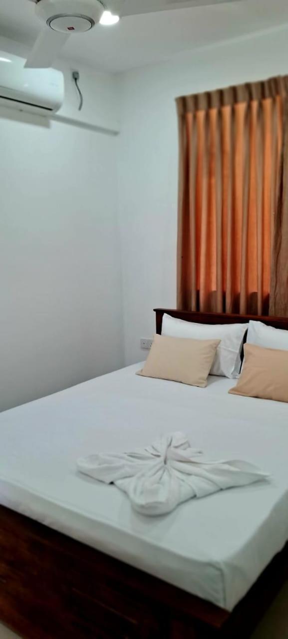 Urban Breeze Otel Kundasale Dış mekan fotoğraf