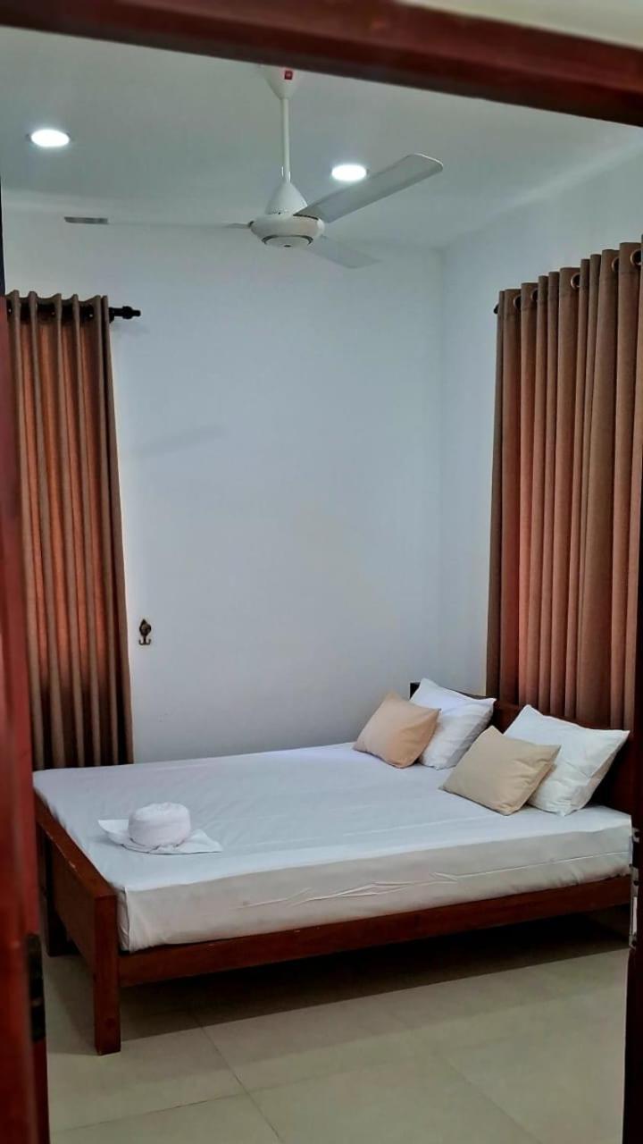 Urban Breeze Otel Kundasale Dış mekan fotoğraf