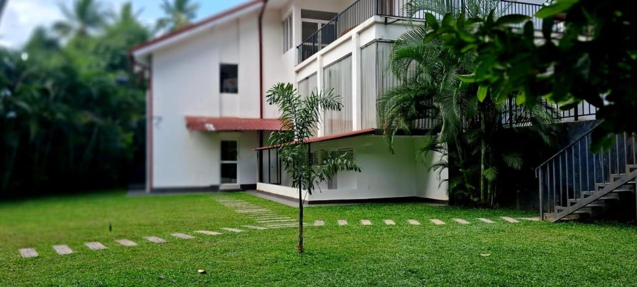 Urban Breeze Otel Kundasale Dış mekan fotoğraf